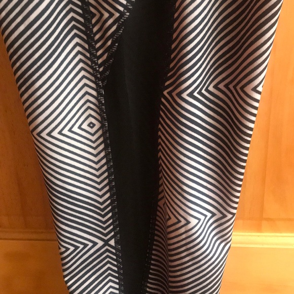Medium patterned workout pants - Picture 2 of 2